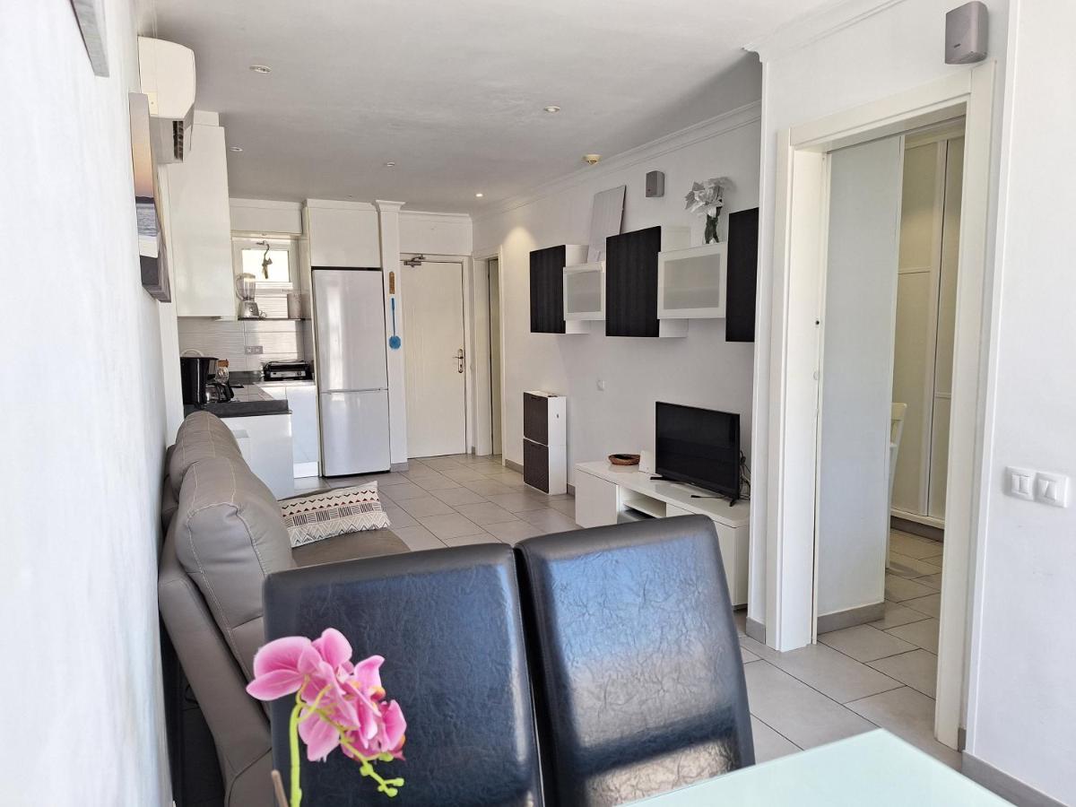Solaris - Refurbished, Top Floor, Sea Views Puerto Rico  Exteriör bild